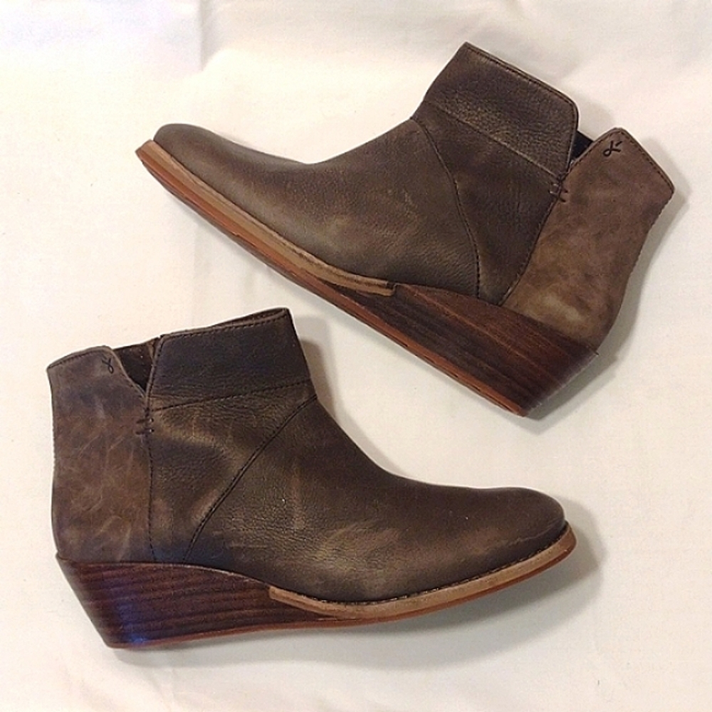 Emu Booties NEVER WORN!! Sz 7.5